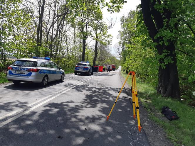 Koszmarny wypadek w Wyrach. Zginął młody kierowca