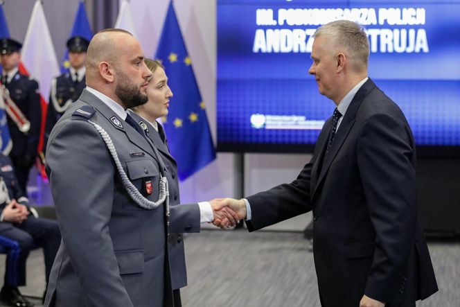 Z narażeniem życia ratowali innych. 81 policjantów odebrało medale 