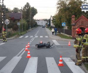 Tarnowskie Góry: motorowerzysta ranny po zderzeniu z osobówką