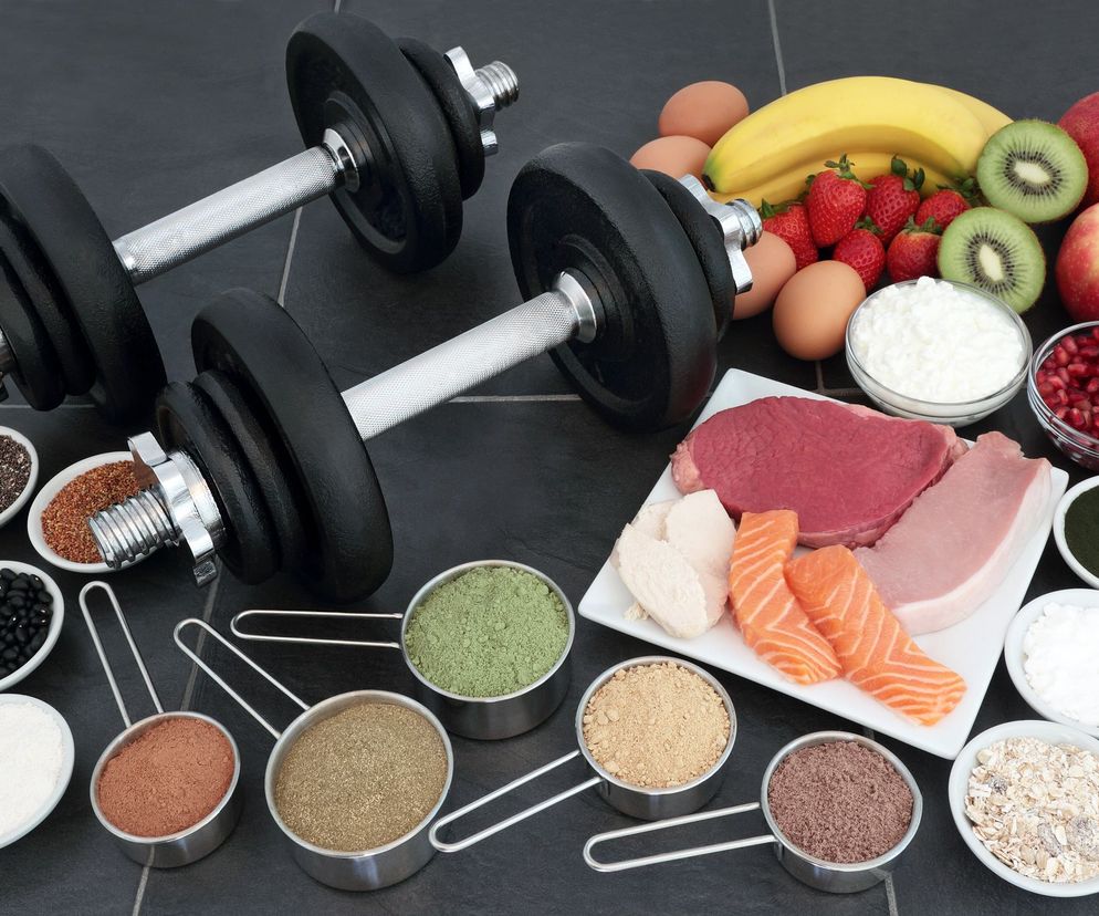 Glicynę możemy znaleźć w wielu produktach spożywczych, zarówno pochodzenia zwierzęcego jak roślinnego, są to m.in. pestki dyni, orzechy arachidowe i włoskie, nasiona sezamu i lnu, płatki owsiane i wiele innych.