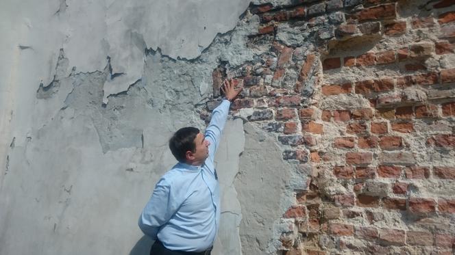 Lublin: Mur zabytkowego kościoła zaczął się „sypać”. Odsłoni NIEZNANĄ HISTORIĘ?