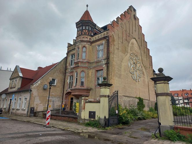 Zabytkowa kamienica przy Królowej Jadwigi w Lesznie odzyska dawny blask