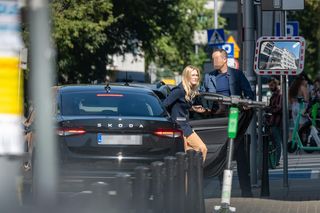 Kinga Duda miesiąc po ślubie rozkwita! Przyłapaliśmy młodą mężatkę. Nie była sama