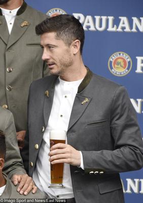 Robert Lewandowski podczas sesji zdjęciowej Paulanera