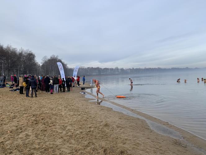 Sylwestrowe morsowanie na Pogorii w Dąbrowie Górniczej