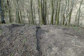 Ten wyjątkowy obiekt na Mazurach ma ponad 2 tysiące lat. Jest regularnie dewastowany