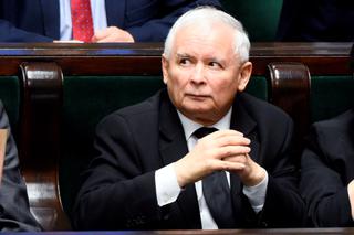 Kaczyński  mówi o „dwórkach” prezesa NBP. Był zniesmaczony… 