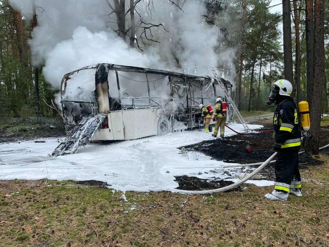 Pożar autobusu w miejscowości Sątopy