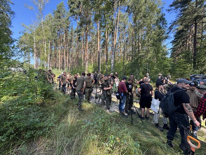 Poruszający moment podczas zlotu detektorystów. Odnalezione nieśmiertelniki wróciły do rodzin
