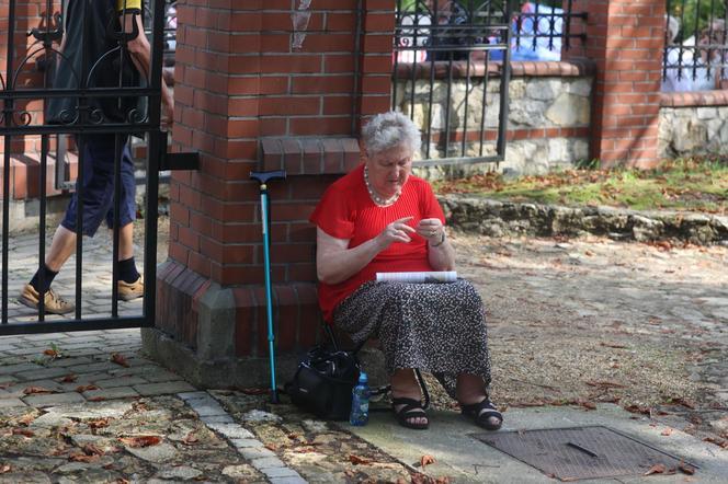 Tysiące kobiet i dziewcząt na pielgrzymce do Piekar Śląskich. "Jestem w Kościele, więc idę"