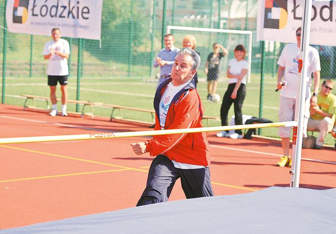 Grabarczyk skacze wzwyż, a Nelli udaje strażaka