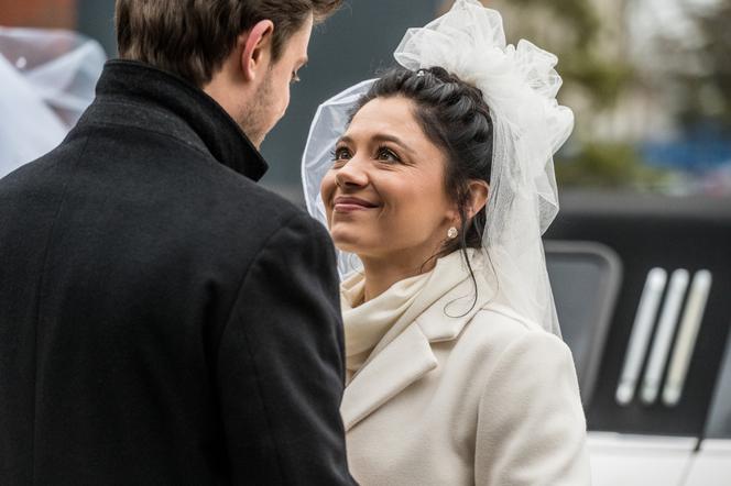 Bohaterka Adriany Kalskiej wzięła ślub! To nie Radek w M jak miłość będzie mężem Izy - ZDJĘCIA