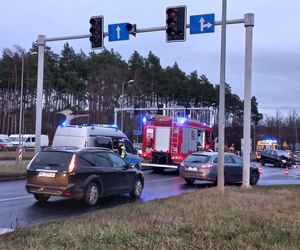 Nie ma świateł, jest kolizja. Zderzenie na dużym skrzyżowaniu w Lesznie