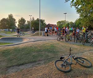 Tor rowerowy pumptrack nad zalewem Muchawka w Siedlcach oddany do użytku!