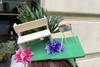 Pani Monika z delikatesów na Ochocie podbiła serca klientów fantazyjnymi nakryciami głowy