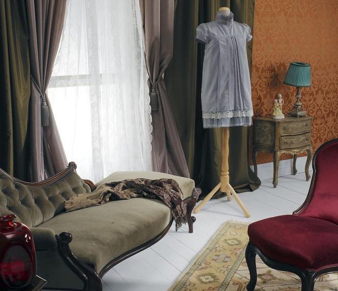 Ściany w klasycznym salonie - jaka dekoracja wnętrz? Tkaniny czy tapety?