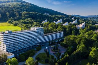 Piramidy z czasów PRL-u zmieniają oblicze. Trwa wielka modernizacja kultowego uzdrowiska