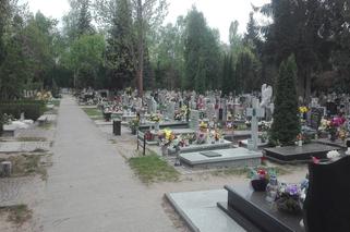 Powązki i Cmentarz Bródnowski zamknięte dla odwiedzających. Czy mogą odbywać się pogrzeby?