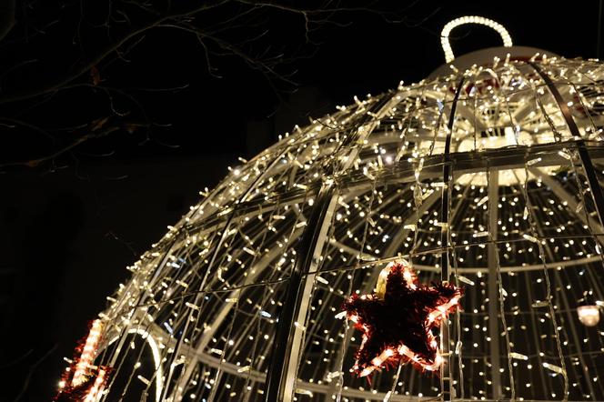 Drugi dzień świąt w centrum Lublina. Deszczowa pogoda nie odstraszyła spacerowiczów!