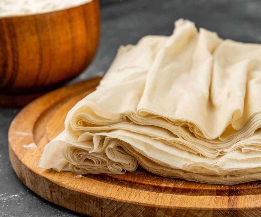 Co to jest ciasto filo? Czym się różni od ciasta francuskiego? Czy można je zrobić samemu? 