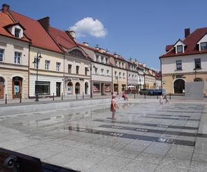 Upały na Śląsku męczą mieszkańców. Na ulicach Żor pustki