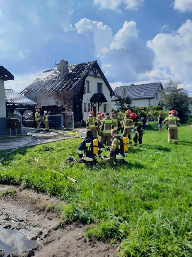 Dwa domy stanęły w ogniu. Dzieci miały rozpoczać rok szkolny. Niestety, wszystko spłonęło