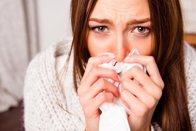 Czy nieżyt z nosa jest kolejnym objawem koronawirusa? Alergolog odpowiada 