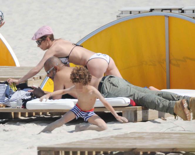 AGNIESZKA DYGANT Z RODZINĄ NA WAKACJACH W JURACIE_1PUBL.