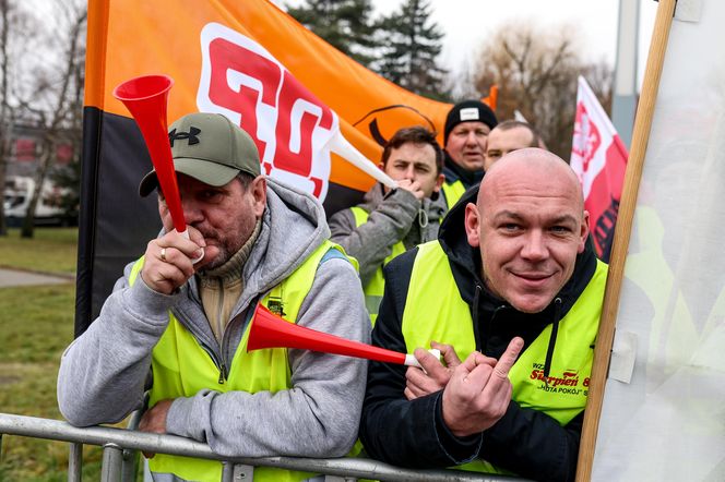 Konwencja KO w Gliwicach. Protest związkowców górniczych i hutniczych 