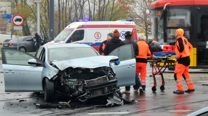 TAJNIACY ROZBILI SAMOCHÓD