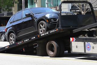 Justin Bieber miał stłuczkę. Uderzył wielkim Escaladem w BMW X5 - FOTO