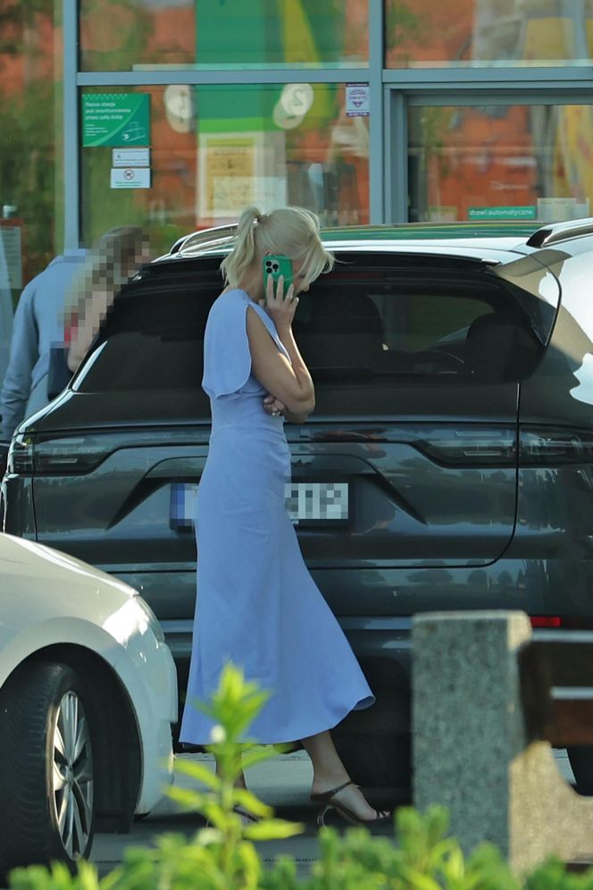 Małgorzata Kożuchowska jeździ autem za pół miliona w obcasach