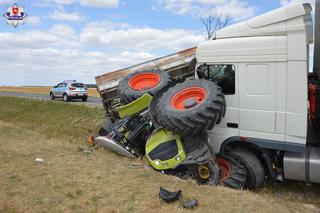 PRZERAŻAJĄCY wypadek! ZMASAKROWANA ciężarówka i ciągnik rolniczy