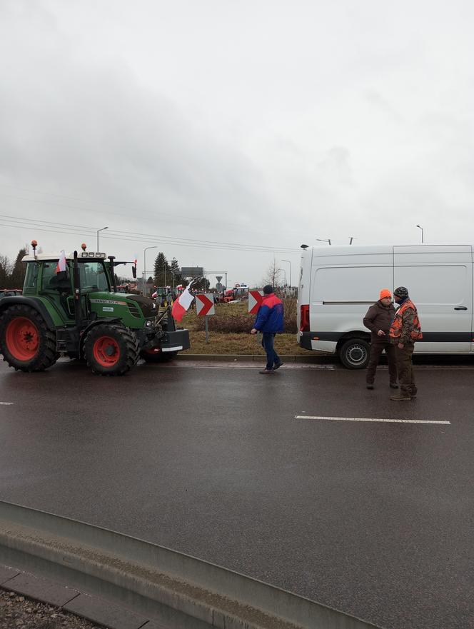 Trwa protest rolników w woj. lubelskim. Blokady są w wielu miejscach w regionie [DUŻO ZDJĘĆ]