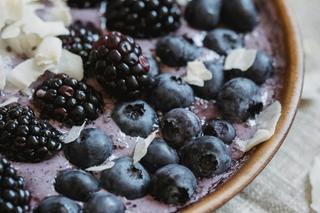 Pożywna owsianka z borówkami to bardzo zdrowe śniadanie 