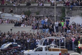Zaczął się pogrzeb papieża Franciszka. Jedna z największych takich ceremonii w historii