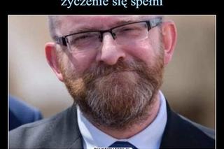 Grzegorz Braun został europosłem! Najlepsze memy z naczelnym strażakiem RP! 