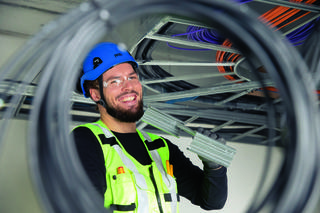 Jak zadbać o bezpieczeństwo zewnętrznej instalacji elektrycznej?