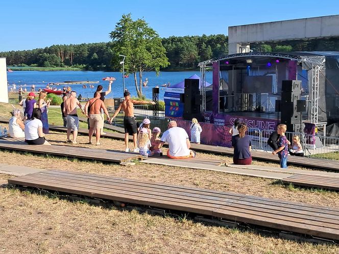 Sunshine Lubianka 2025. Tłumy klubowiczów nad starachowickim zalewem