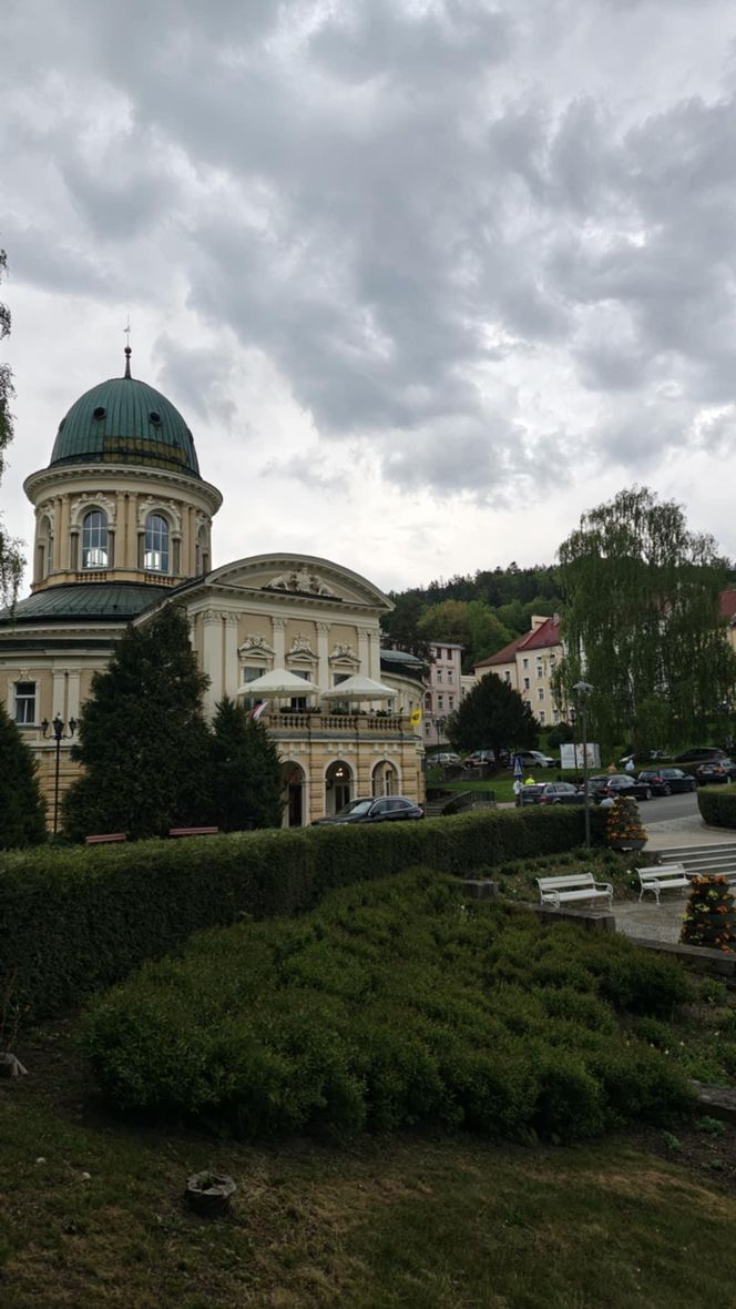 Najpiękniejszy basen w Polsce. Kąpiel pod kopułą jak z bajki na Dolnym Śląsku