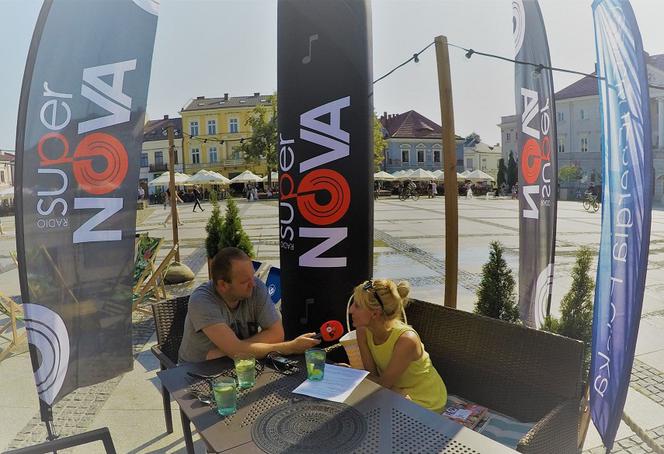 Super Lato w Kielcach. Zdjęcia z naszego mobilnego studia w ogródku letnim klubu Maska