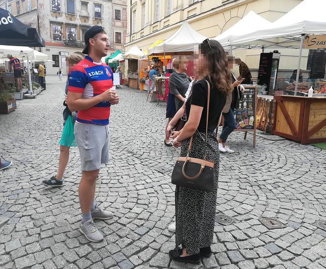  Lubelscy rugbiści rozdawali na Deptaku bilety na niedzielny mecz. Takiego wydarzenia jeszcze na klubowym stadionie nie było!