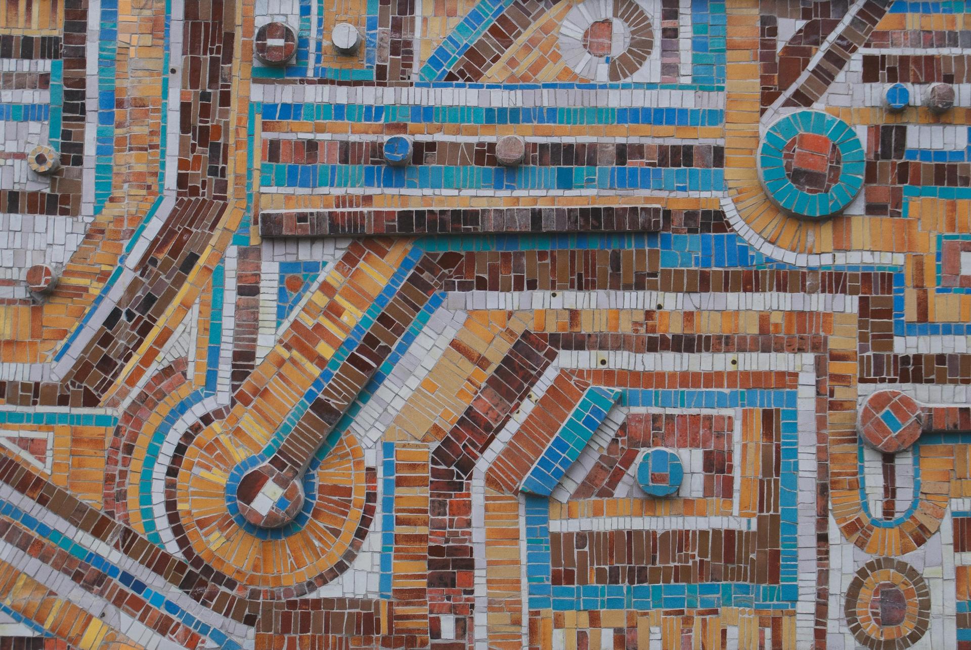 Mozaiki z PRL-u w Tychach - zdjęcia. Gdzie je znaleźć?