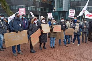 Protest pracowników łódzkich uczelni. Domagają się podwyżek 