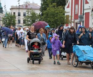 Lubelska Piesza Pielgrzymka na Jasną Górę 2024. Pątnikom deszcz niestraszny!