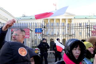 Przestańcie nas okradać!. Najemcy z Marywilskiej protestują przed ratuszem