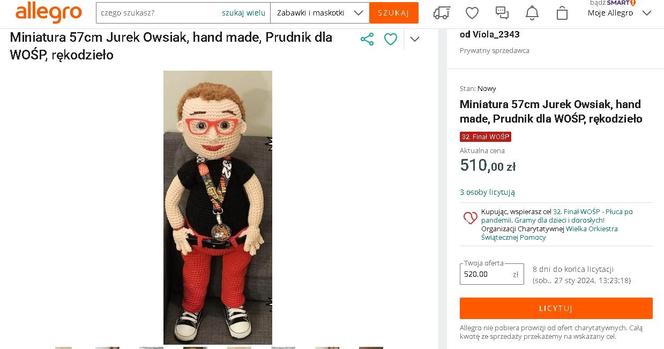 Marzysz o własnym Jurku Owsiaku, który będzie witał cię gromkim "Siema!" od progu domu? Ten może nie mówi, ale jest równie sympatyczny.