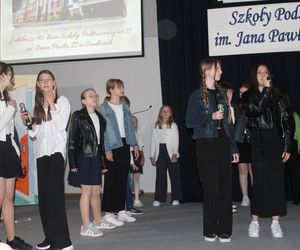 Jubileusz 40-lecia połączony był ze świętem szkoły, ponieważ obchodzi ona również 28. rocznicę nadania imienia.