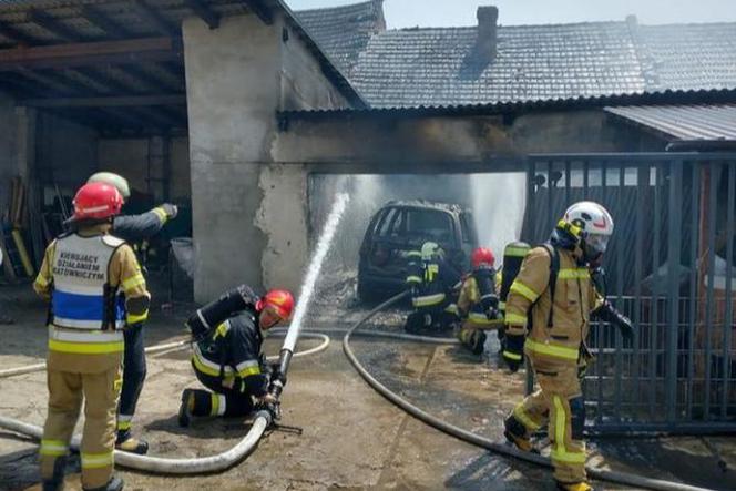 Mechnica: Pożar w budynku gospodarczym. Jeden mężczyzna poparzony