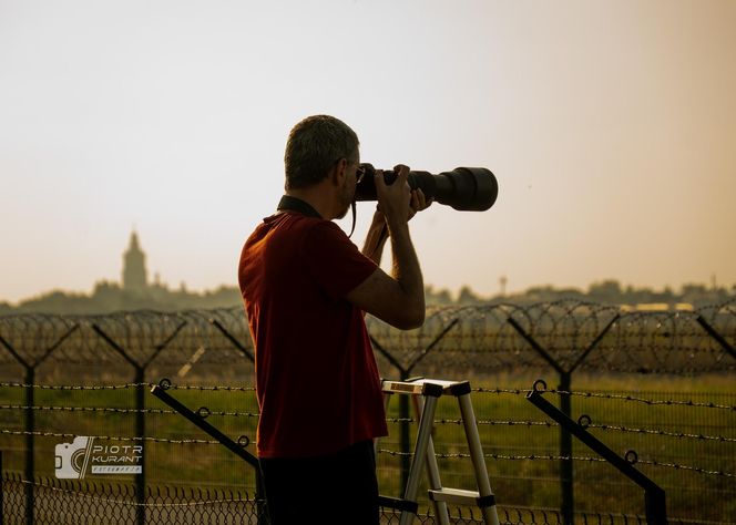 Wzruszający gest pilotów odlatujących z Radomia. Polska flaga na niebie dla „Slaba”